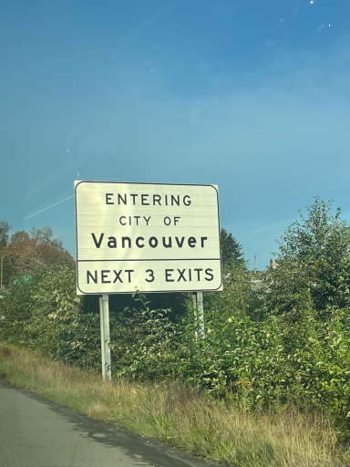 Schild "Entering City of Vancouver" mit Hinweis auf die nächsten 3 Ausfahrten.